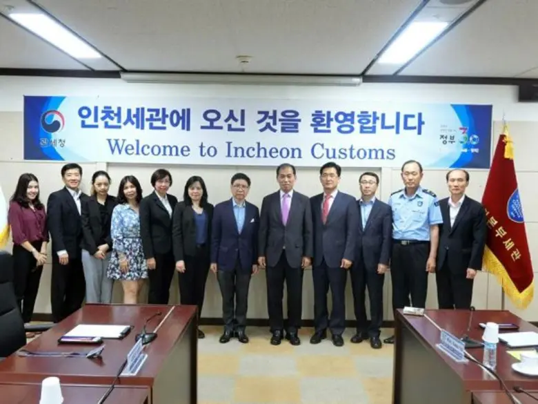 นายกุลิศ สมบัติศิริ อธิบดีกรมศุลกากร พร้อ...