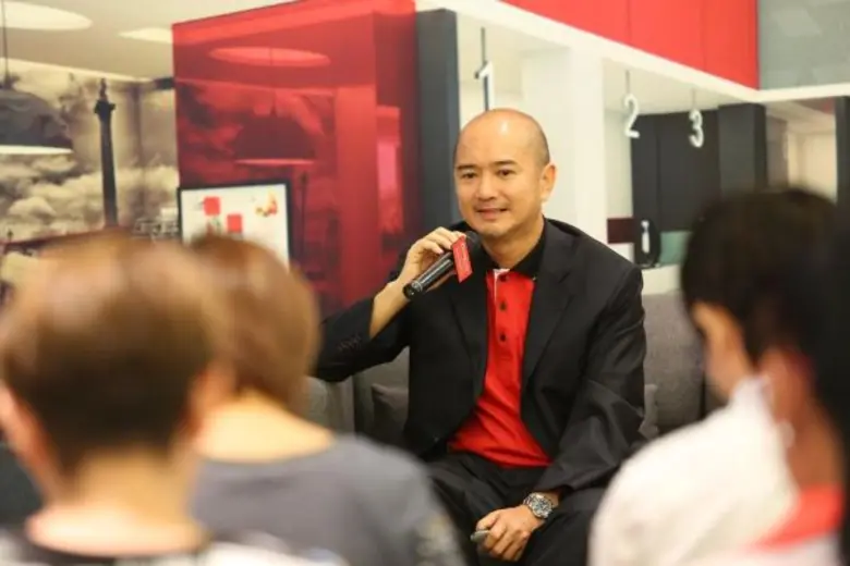 นายอดิศร เสริมชัยวงศ์ รองกรรมการผู้จัดการ...