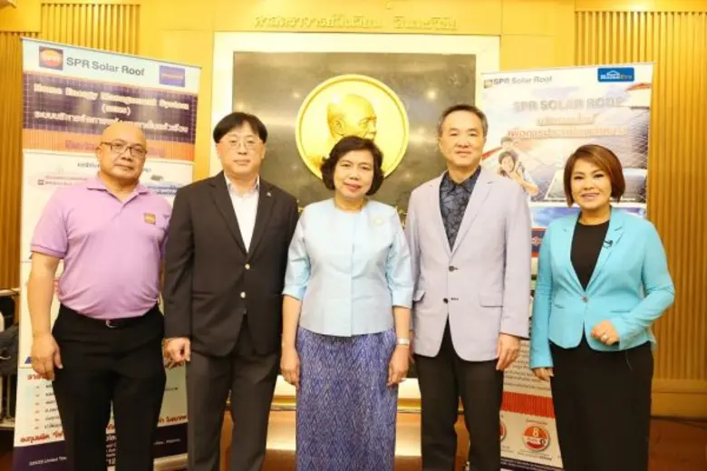 นายคุณวุฒิ ธรรมพรหมกุล กรรมการผู้จัดการ บ...