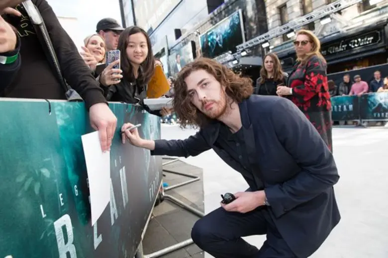 Movie Guide: อเล็กซานเดอร์ สการ์สการ์ด,มาร์โก้ ร็อบบี้ นำทีมนักแสดงและผู้กำกับ ร่วมงาน The Legend of Tarzan - UK Premiere