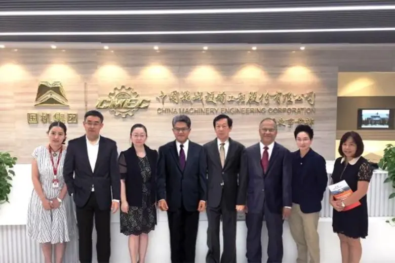 คุณภัทรลาภ ทวีวงศ์ ณ อยุธยา (ที่ 5 จากขวา...