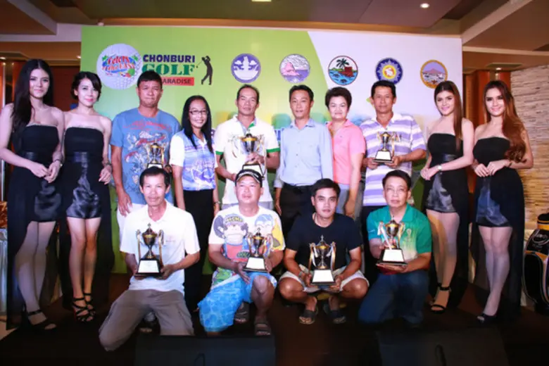 อำไพ ศักดานุกูลจิต (ที่ 4 จากซ้าย) ผู้ช่ว...