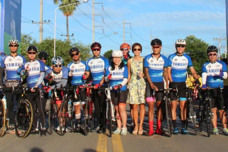 นางสรวงสุดา มนัสบุญเพิ่มพูล (คนที่ 6 จากซ...