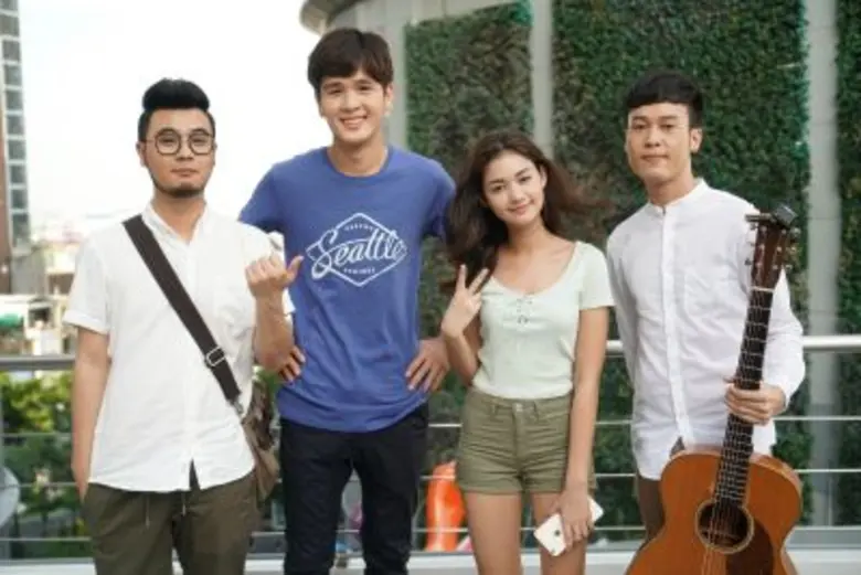 แฟนเพลงยังคงความประทับใจกับเพลงรักอบอุ่นเ...