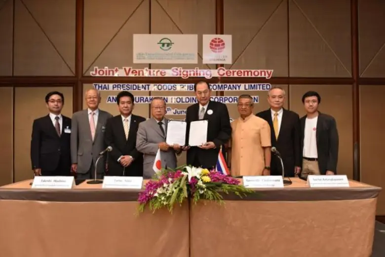 นายบุณยสิทธิ์ โชควัฒนา (ที่ 4 จากขวา) ประ...