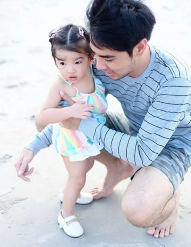 “ออย-ธนา” เลิกติสท์ เทเวลาให้ “ลูกสาว” เผย...ความเป็น “คุณพ่อ” ทำให้คิดเยอะขึ้น