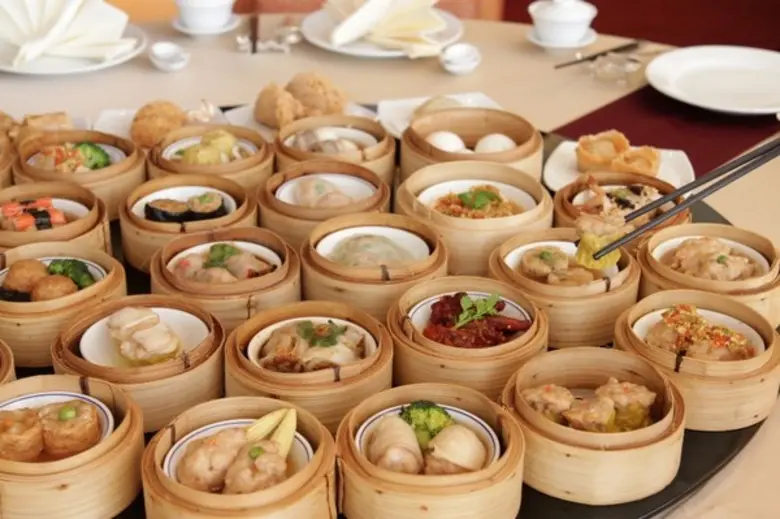 อิ่มอร่อยกับบุฟเฟ่ต์อาหารกลางวัน All You Can Eat Dim Sum ที่ห้องอาหาร The Peak โรงแรมดุสิตธานี พัทยา