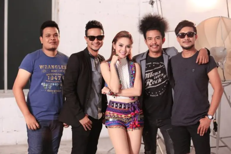 "สกายพาส และหลิว อาจารียา" ต่างเป็นศิลปิน...