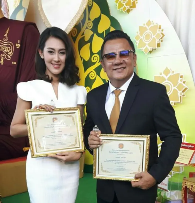 น้านงค์ และ เดียร์ ลลิดา รับรางวัล “ทูตพระพุทธศาสนา” ชวนทำดี ถือศีล ในวันอาสาฬหบูชา-เข้าพรรษา