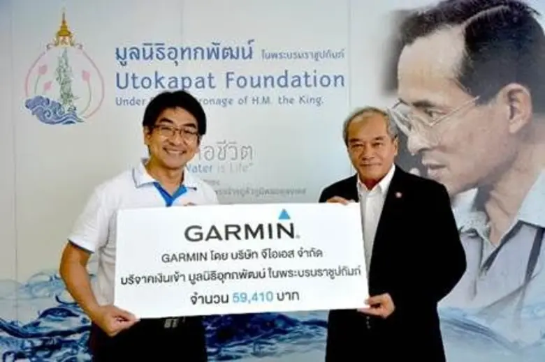 นายชาญณรงค์ ธีระโรจนารัตน์ (ซ้าย) ผู้จัดก...