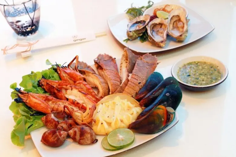 ห้องอาหารจินเจอร์ และห้องอาหารเดอะเวิลด์ ...