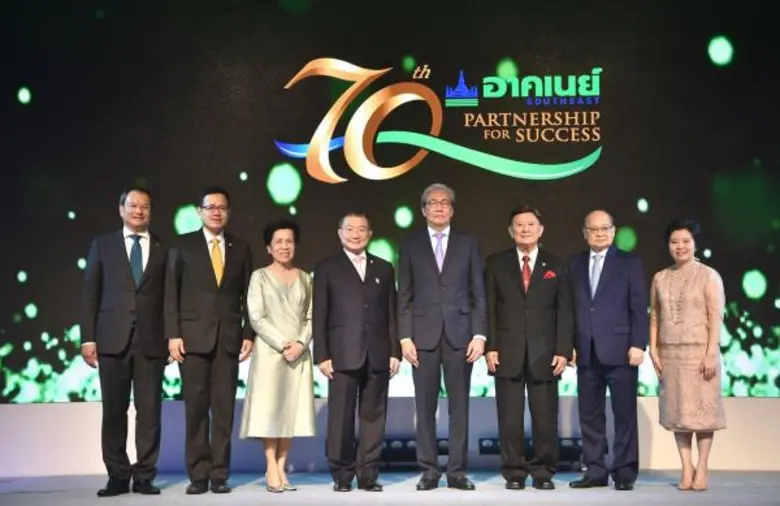 นายโชติพัฒน์และนางอาทินันท์ พีชานนท์ ประธ...