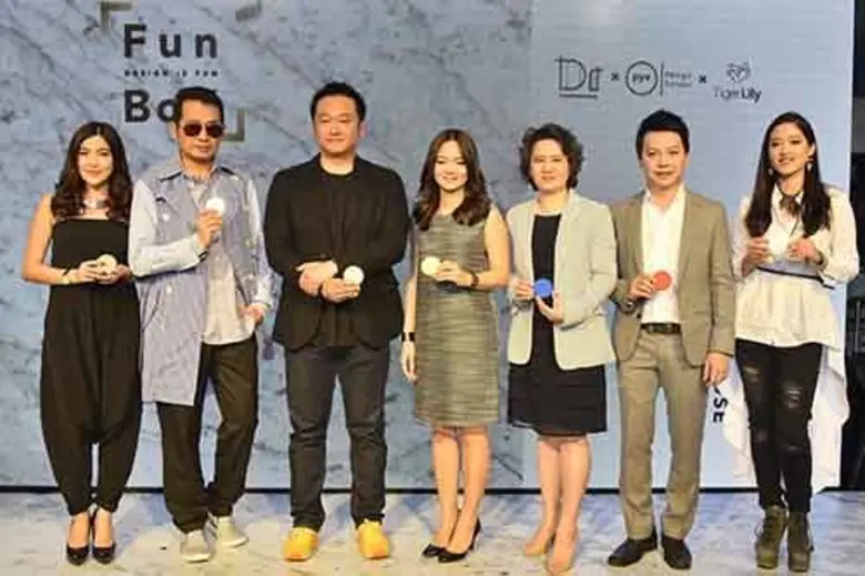 ดร.กุลเดช สินธวณรงค์ (ที่ 3 จากซ้าย ) ประ...