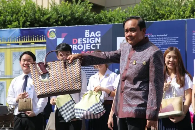 วันที่ 12 กรกฎาคม 2559 เวลา 09.00 น. พลเอ...