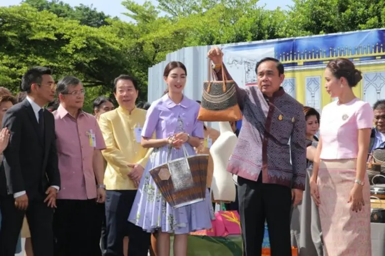 นายกฯ หนุนกระเป๋า OTOP สู่แบรนด์เนม