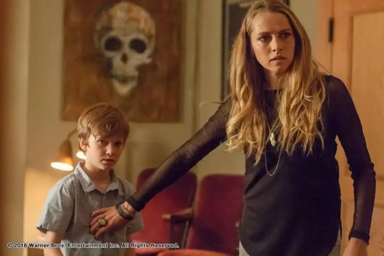 ปล่อยภาพจากหนังจากภาพยนตร์ Lights Out – ม...