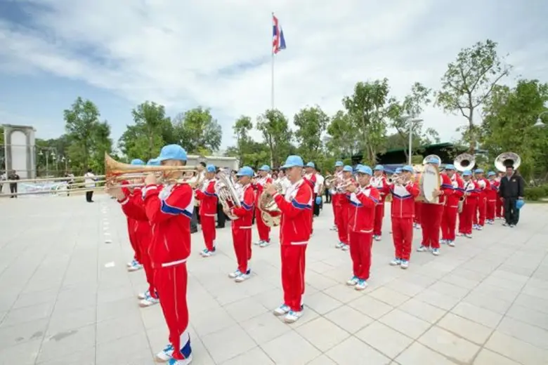 “ยาสูบไทย หัวใจสีเขียว” ชาวยาสูบรวมพลังปลูกต้นไม้ 77 จังหวัด เตรียมพร้อมก่อนพิธีเปิดสวนป่าเบญจกิติอย่างเป็นทางการ
