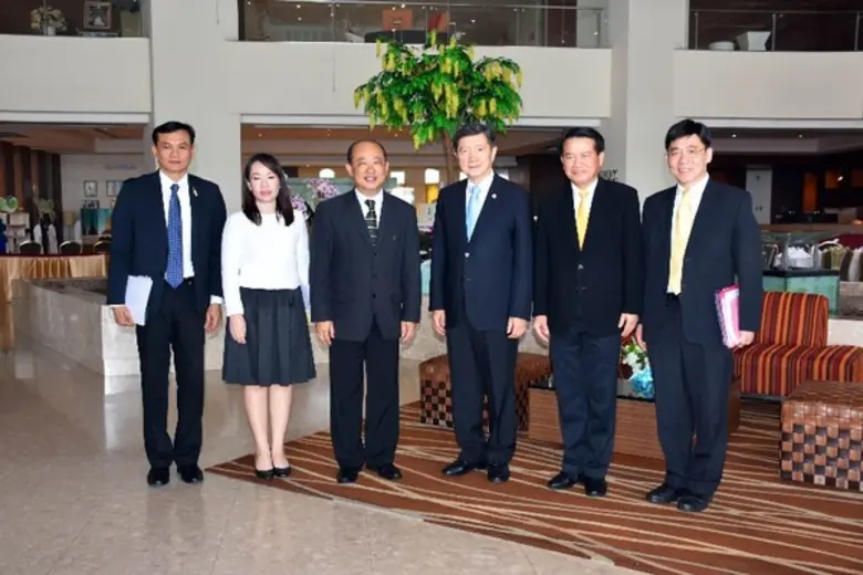 นายแพทย์ ปิยะสกล สกลสัตยาทร รัฐมนตรีว่ากา...