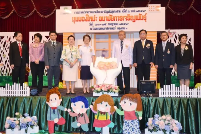 แพทย์หญิงมยุรา กุสุมภ์ ที่ปรึกษารัฐมนตรีว...