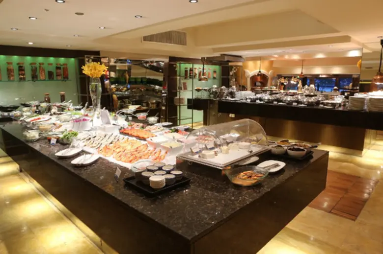 โรงแรมรอยัล ออคิด เชอราตัน ฉลองใหญ่ครบรอบ...