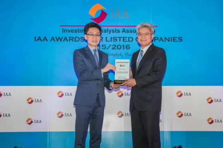 ผู้บริหารทรู รับรางวัล IAA Awards for Lis...