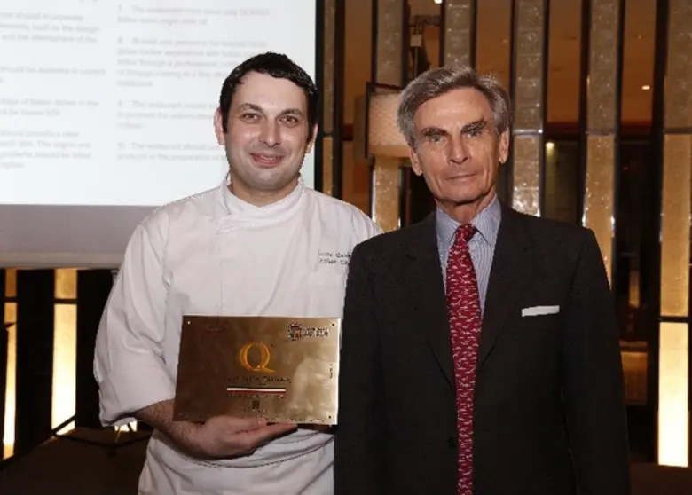 ฯพณฯ มร. ฟรานเชสโก ซาเวริโอ นิซิโอ (ขวา) ...