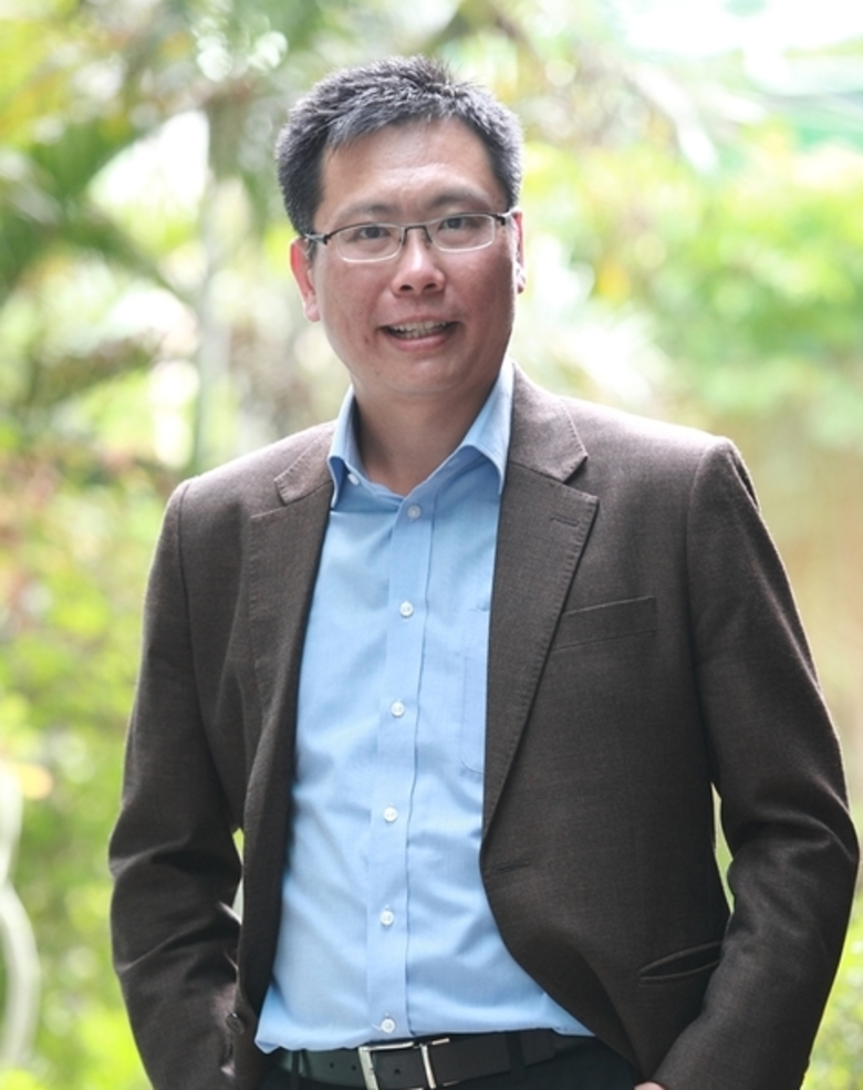 คุณใหม่ ดร.วีรณัฐ โรจนประภา แห่งสมาคมบ้านปันรัก(บ้านอารีย์) เตรียมเปิดเผยผลวิจัยข้อมูลผู้สูงวัยกับออนไลน์