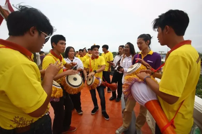 ราชภัฏธนบุรี สมุทรปราการ สืบสานประเพณีไทยแห่เทียนพรรษา ประจำปี 2559