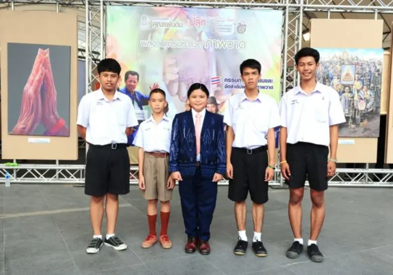 ภาพวาด ความเรียง และหนังสั้นใน “นิทรรศการรู้คุณแผ่นดิน” ร่วมถ่ายทอดความรู้สึกของคนไทยต่อแผ่นดินไทย