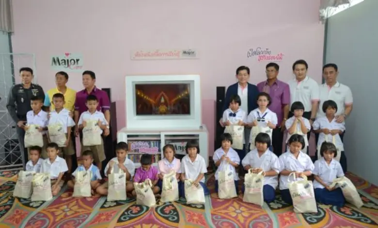 มูลนิธิ เมเจอร์ แคร์ เดินหน้ามอบโอกาสทางการศึกษา “ส่งมอบห้องหนัง เพื่อการเรียนรู้” ห้องที่ 2 ให้กับ โรงเรียนชุมชนบ้านยางกู่ อ.ธวัชบุรี จ.ร้อยเอ็ด