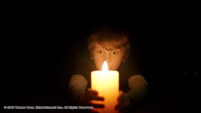 Movie Guide: เตรียมพบกับความหลอนระทึก สะดุ้งตุ้งแช่ได้ใน Lights Out - มันออกมาขย้ำ ฉายแล้ววันนี้ในโรงภาพยนตร์