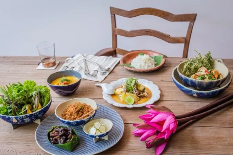 ห้องอาหารเดอะเพจ The Page ห้องอาหารริมทะเ...