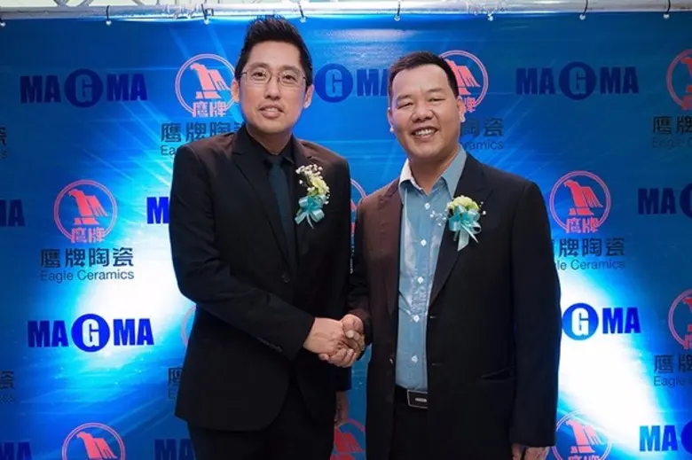 (ซ้าย) นายปัญญา ตั้งจิตร์พร กรรมการผู้จัดการ บริษัท...