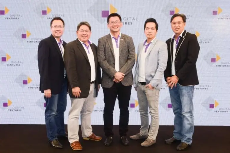 นายธนา เธียรอัจฉริยะ (กลาง) ประธานกรรมการ...