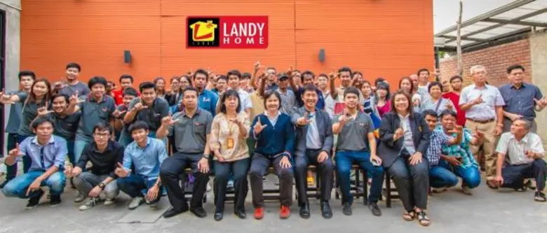 นายพิเชษฐ มณีรัตนะพร กรรมการผู้จัดการ บริ...