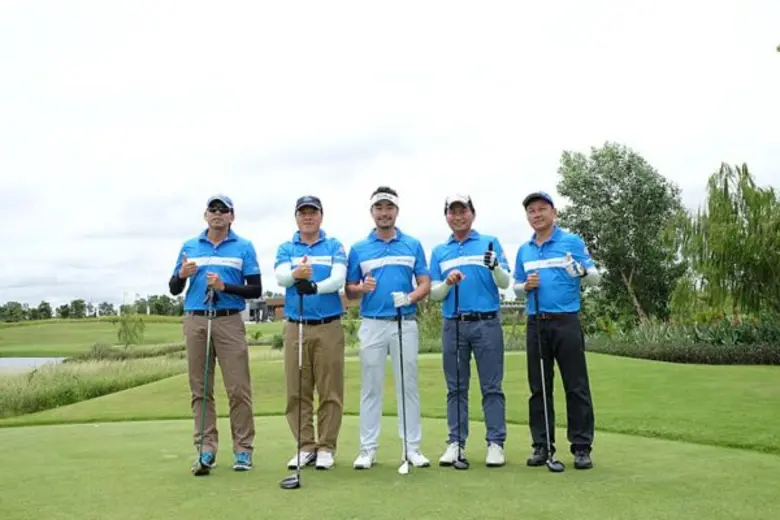 นายประธานวงศ์ พรประภา (กลาง) กรรมการผู้จั...