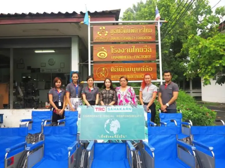 คุณภาวิตา ลี้สกุล (คนที่ 3 จากซ้าย ) รักษ...