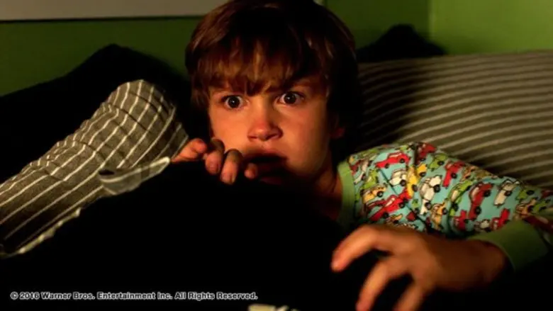 Movie Guide: สองคลิปมาใหม่ Lights Out - มันออกมาขย้ำ วัดใจคนกล้าฉายแล้ววันนี้ในโรงภาพยนตร์