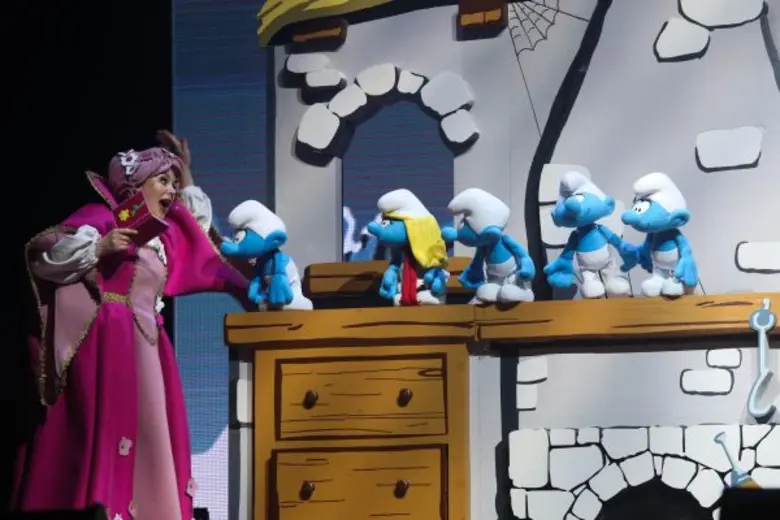 “บอย ปกรณ์-น้องวันใหม่” สัมผัสความตระการตา  The SMURFS Live on Stage Bangkok 2016