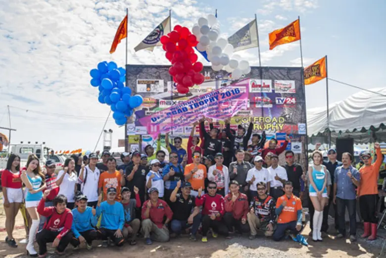 ครึ่งทางของการแข่งขันรถยนต์ออฟโรดชิงแชมป์...