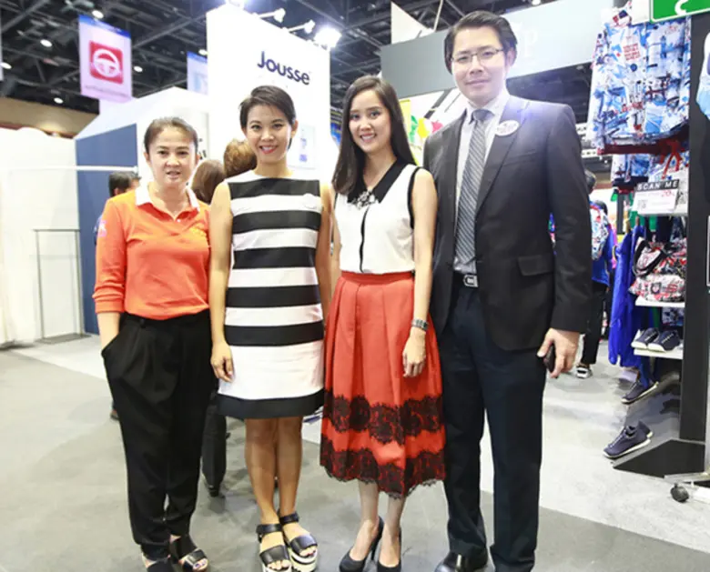 ประวรา เอครพานิช กรรมการผู้จัดการ และ กัญ...