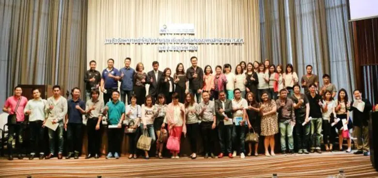 คุณชนะชัย จุลจิราภรณ์ (กลางบน) กรรมการและ...