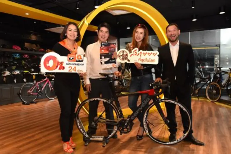 นางธีรนารถ พ่วงมหา (คนที่ 1 จากซ้าย) ผู้อ...