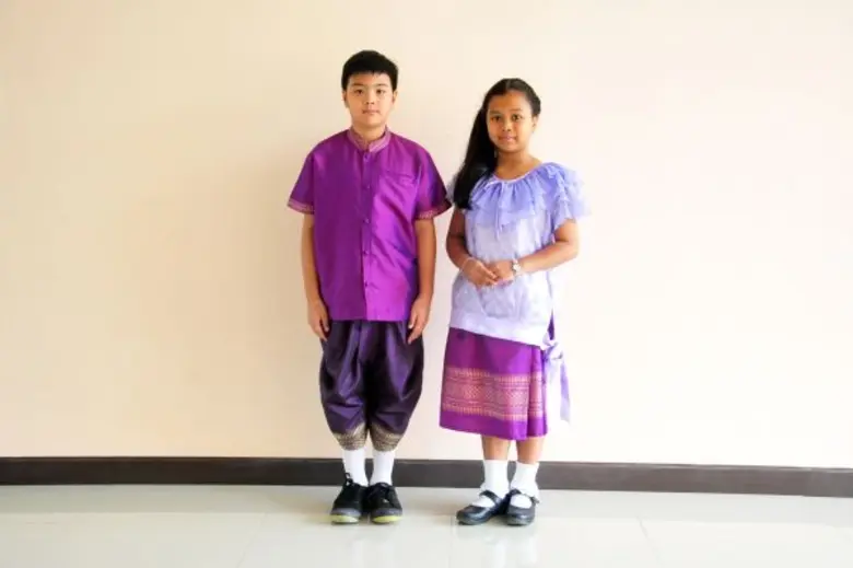 โรงเรียนสาธิตนวัตกรรม มทร.ธัญบุรี นำร่องส่งเสริมเอกลักษณ์ชาติไทย ชวนนักเรียนและคุณครู ร่วมแต่งกายด้วยผ้าไทยทุกวันศุกร์ สนองนโยบายรัฐบาล เน้นอยากเห็นเด็กไทยรู้รักษ์ความเป็นชาติไทย