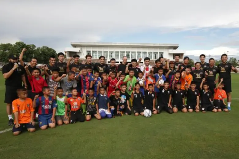 สโมสรเชียงราย ยูไนเต็ด โดย นำทีมโดย บิ๊กฮ...