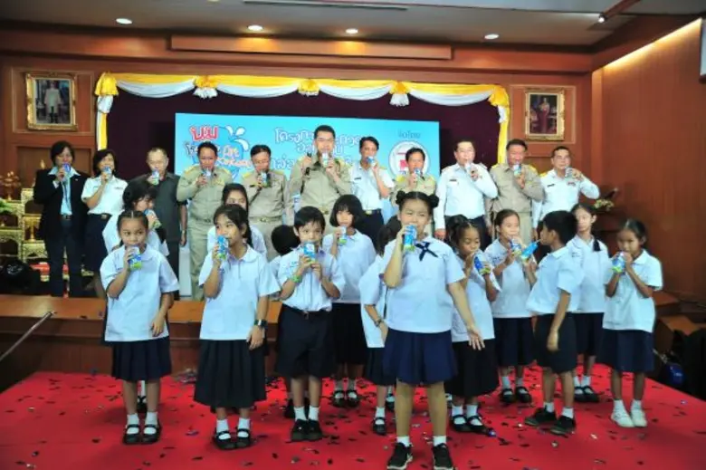 กระทรวงเกษตรและสหกรณ์ เชิญชวนนักเรียนระดับชั้นประถามศึกษาปีที่ 1 – 6 ทั่วประเทศ มาประลองไอเดีย ในโครงการประกวดออกแบบบรรจุภัณฑ์นมโรงเรียน “School Milk Art Contest 2016” ชิงรางวัลทุนการศึกษากว่า 100,000 บาท พร้อมโล่ประกาศเกียรติคุณจากนายกรัฐมนตรี