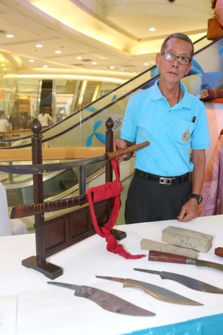 ควงคุณแม่สัมผัสความตระการตากับการจัดแสดงดอกไม้เรืองแสง ในงาน “นวัตศิลป์ไทย เทิดไท้องค์ราชินี” ครั้งที่ 4