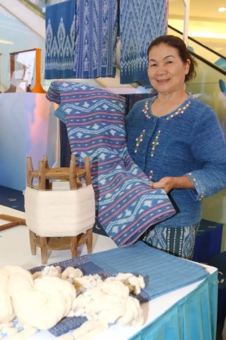 ควงคุณแม่สัมผัสความตระการตากับการจัดแสดงดอกไม้เรืองแสง ในงาน “นวัตศิลป์ไทย เทิดไท้องค์ราชินี” ครั้งที่ 4