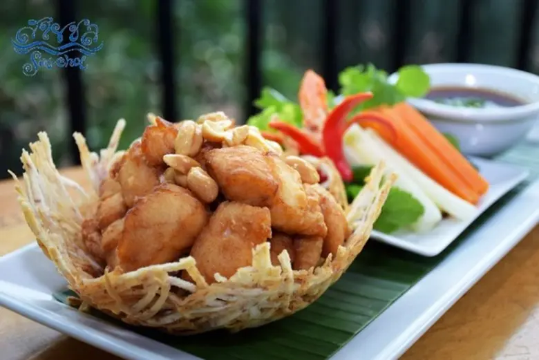 สองเมนูเด็ดของห้องอาหารสายชลที่ไม่ควรพลาด...