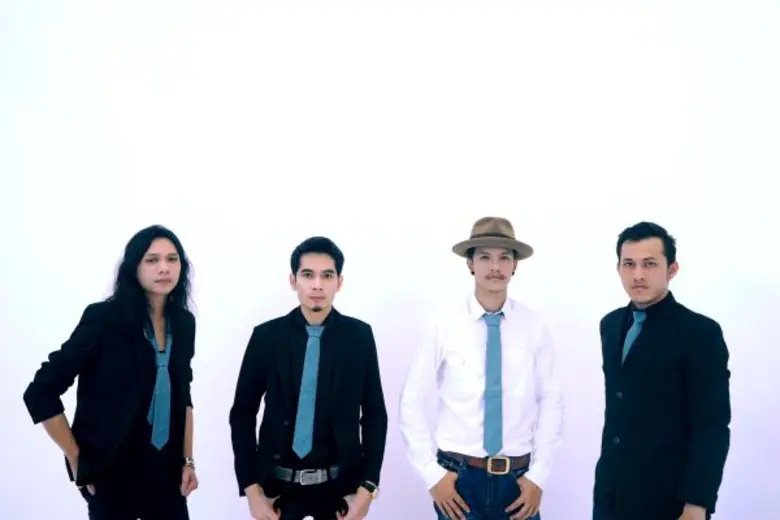 วงร็อคสี่หนุ่ม "แอร์บอร์น" Airborne เจ้าข...